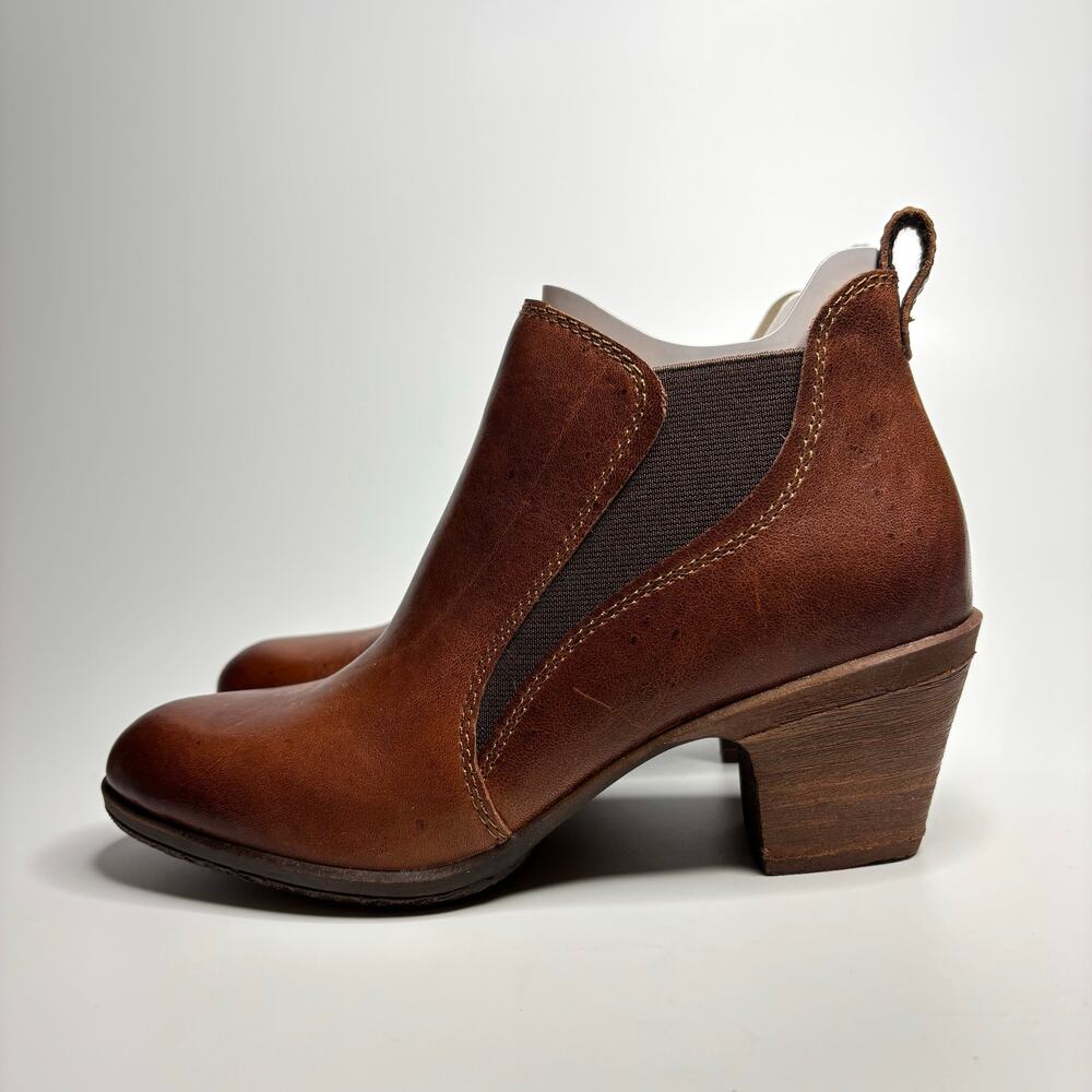 Comfortiva Bailey Leather Heeled Booties in Siera